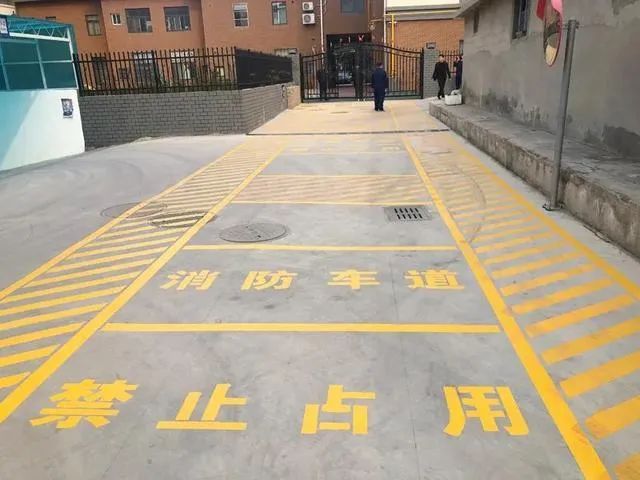 警示丨占用堵塞消防通道危害大是违法行为