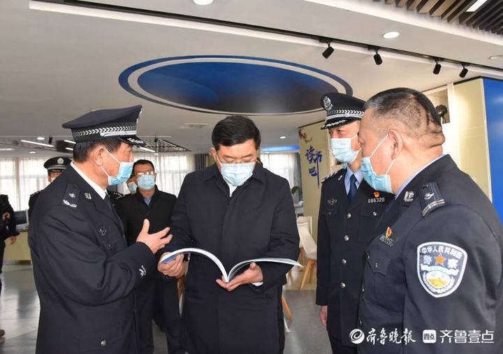 于继谔代表分局党委和全体民辅警对马军权书记等区委,区政府领导的