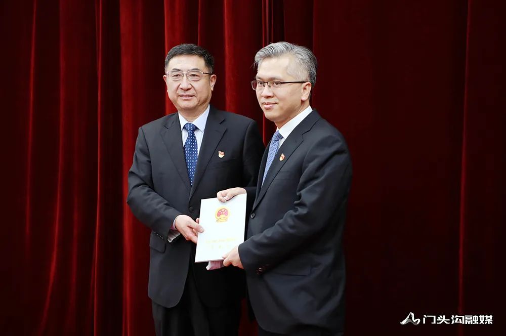 a级毛片免费完整视频_bt磁力搜索天堂_两根粗大在她腿间进进出出