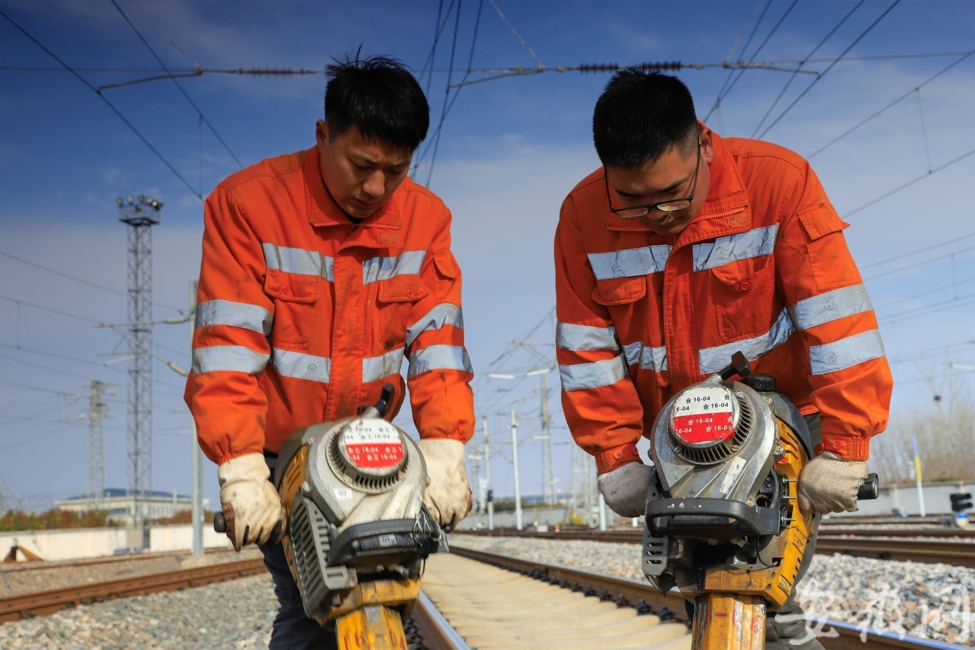 合肥工务段春节检修忙 为动车"归巢"保驾护航(组图)