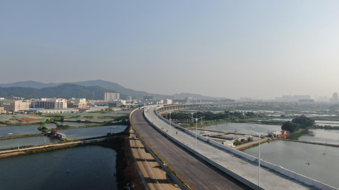 高速,在与105国道相交位置和规划坦洲大道相交位置分别设置国道g105