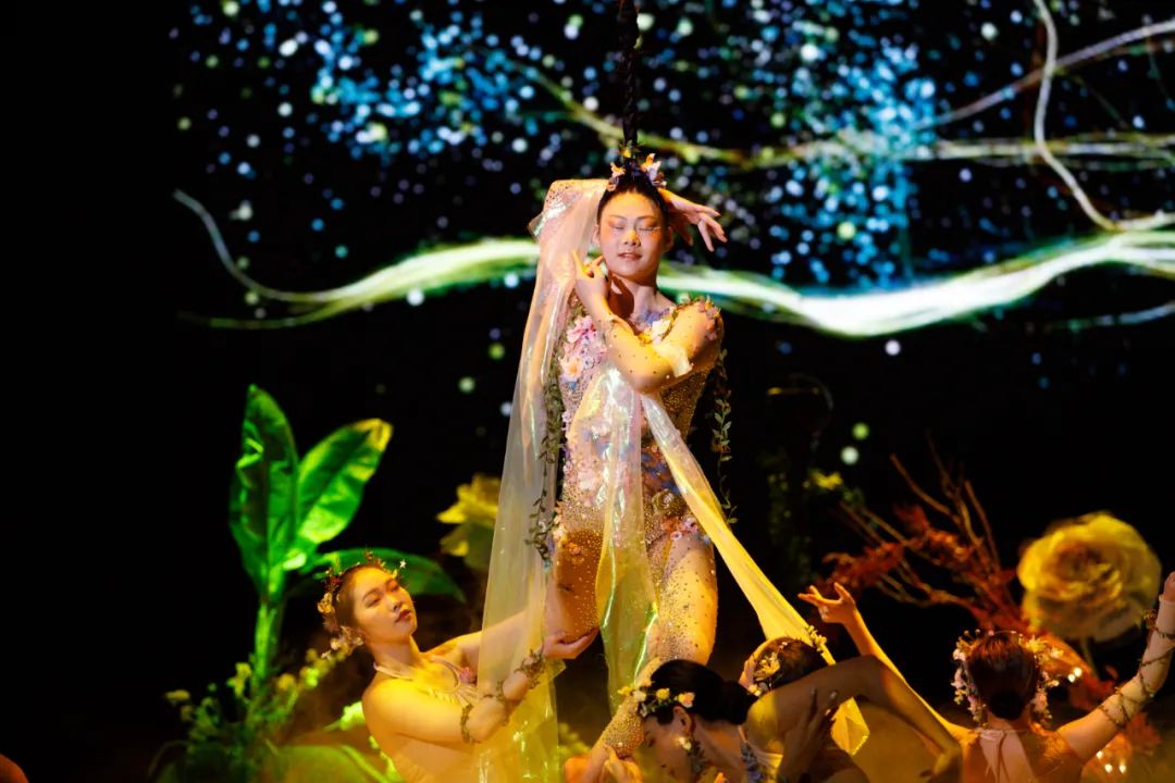 吊发飞天少女刘枭惊艳亮相央视春晚这位00后真技惊四座