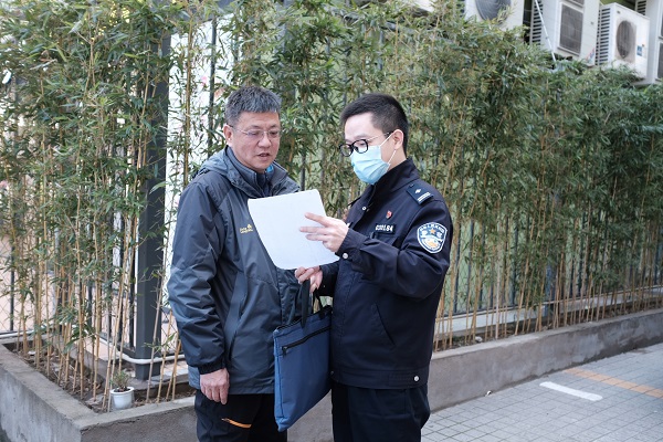 警官17年在沪过年离家最近的一次春节也在出差路上