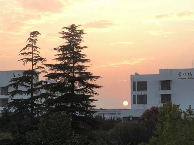 毕业第一年，我在广州找到了月入过万的工作休闲区蓝鸢梦想 - Www.slyday.coM