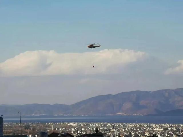 大理突发森林火灾！近千人参与扑救，出动直升机……休闲区蓝鸢梦想 - Www.slyday.coM