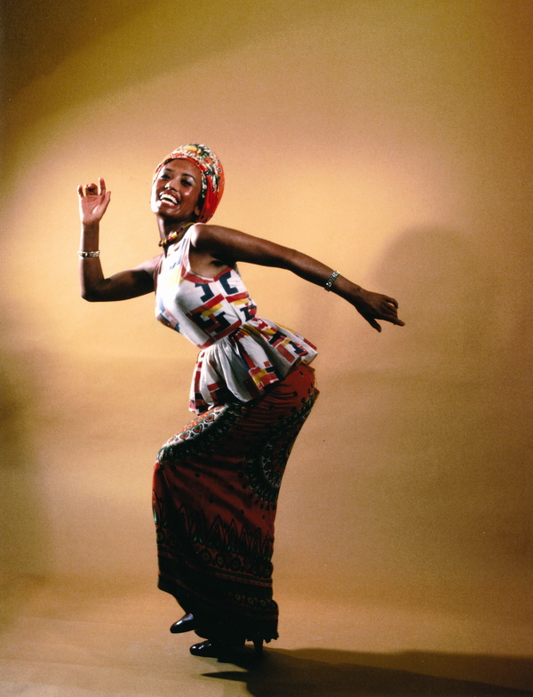 朱明瑛演绎非洲舞蹈的经典造型