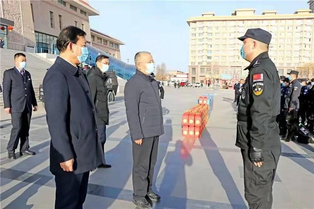 市长周伟调研指导春节安保工作看望慰问一线民警辅警