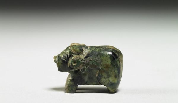 商睌期至西周早期玉牛 中国台北故宫博物院藏