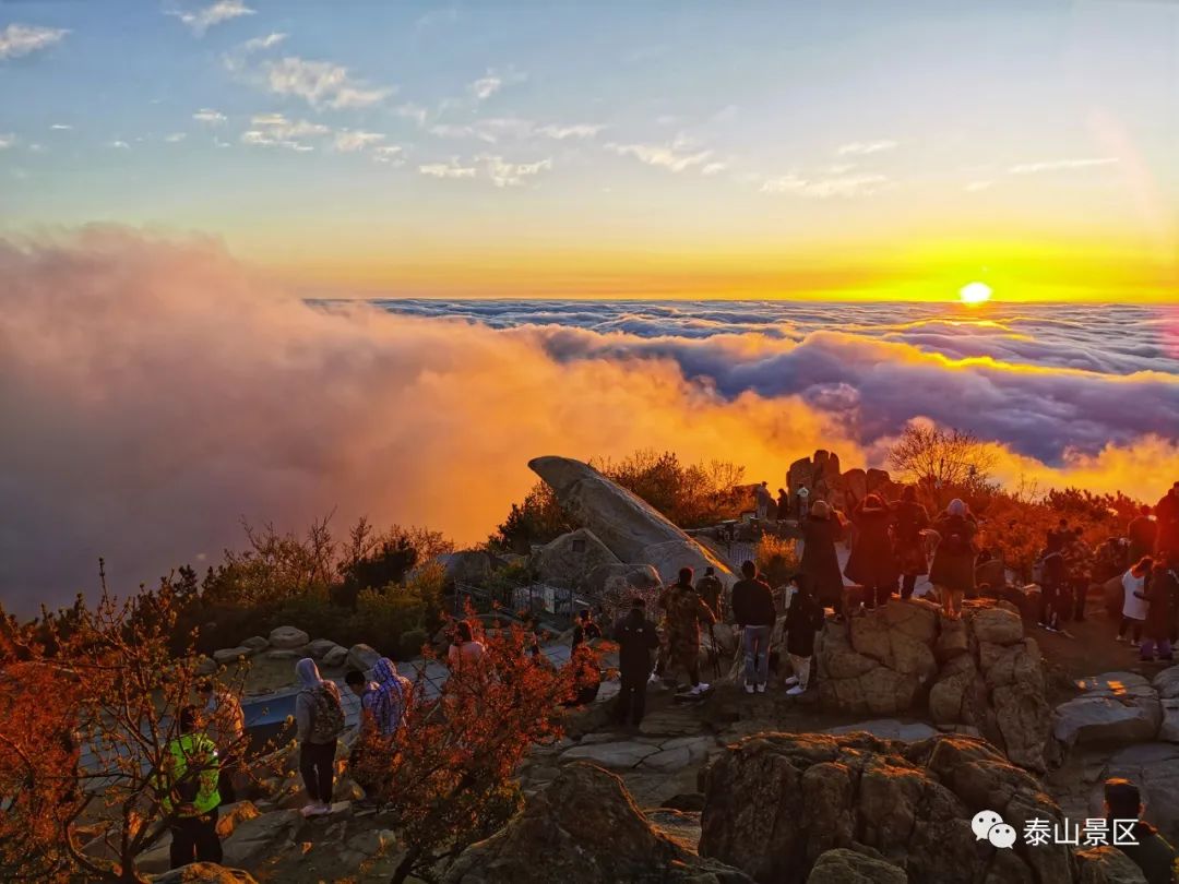 牛年伊始登泰山观日出祈愿国泰民安