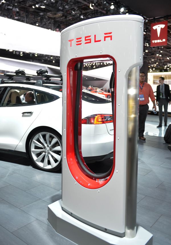 拜登称美政府将换装65万辆新能源车 花费超200亿美元