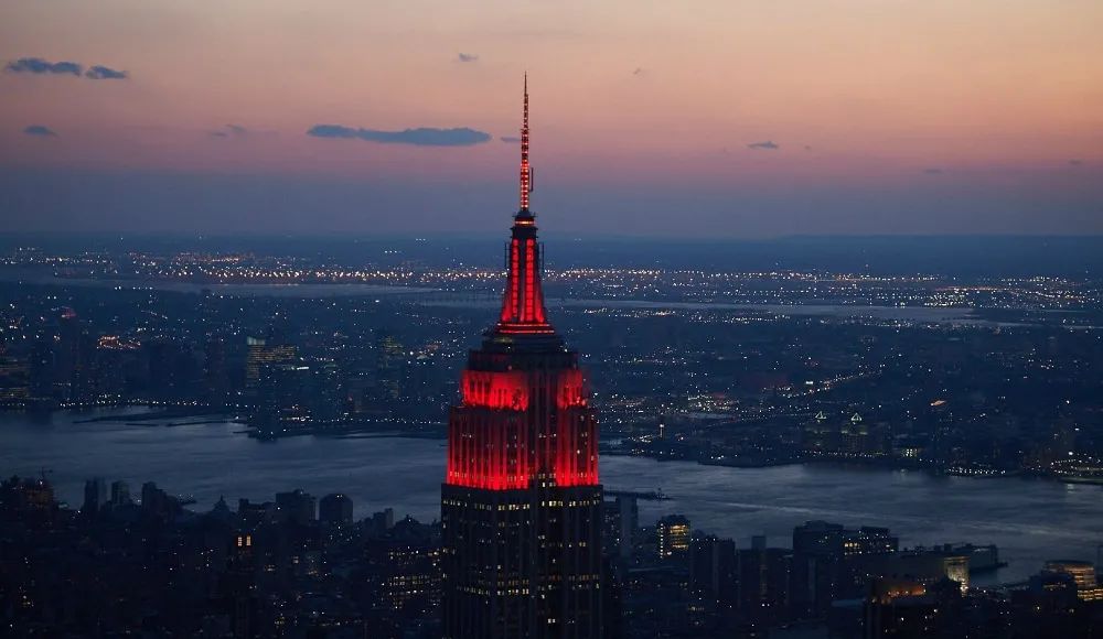 春节到纽约帝国大厦连续21年点亮中国红