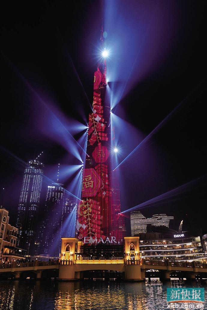 ▼2月11日,日本东京塔亮起"中国红"和"希望"二字.