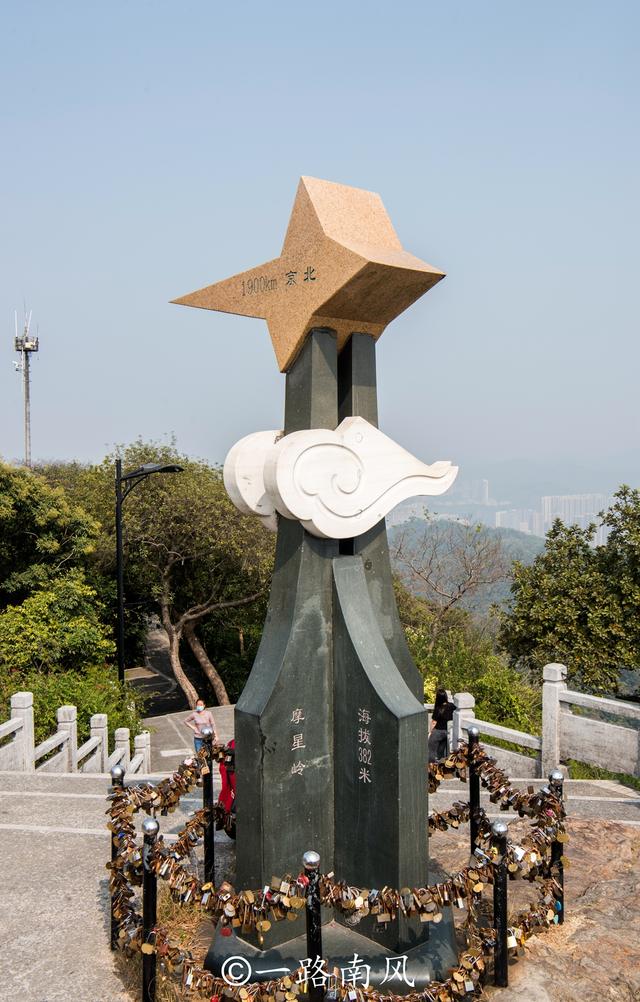 广州白云山,新羊城八景中的5a景区,自然风光一般,游客却很多