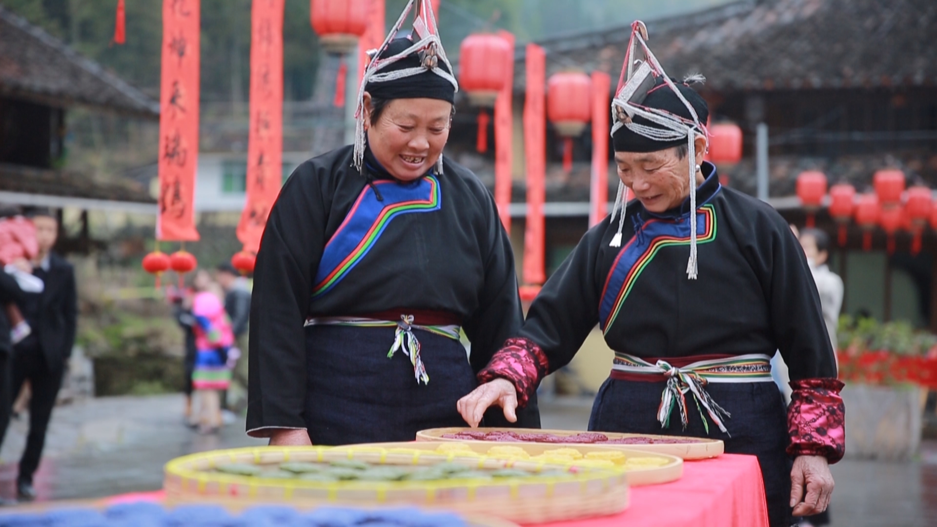 麻叶麻糍郑坑乡是景宁县内畲族人口比例最高的乡镇,当地的麻叶麻糍
