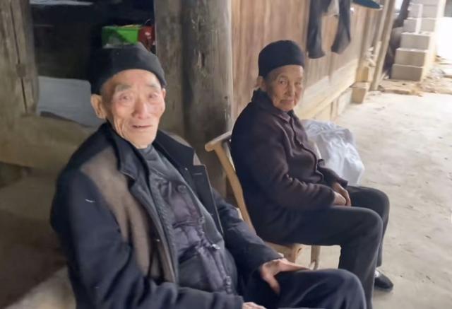 89岁父亲想看高铁，三个儿子想出这个办法……休闲区蓝鸢梦想 - Www.slyday.coM