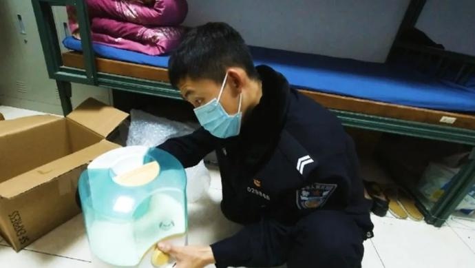 妈妈“套路”深！普陀民警收到寄来的土特产，一拆竟是……【爱申活暖心春】休闲区蓝鸢梦想 - Www.slyday.coM