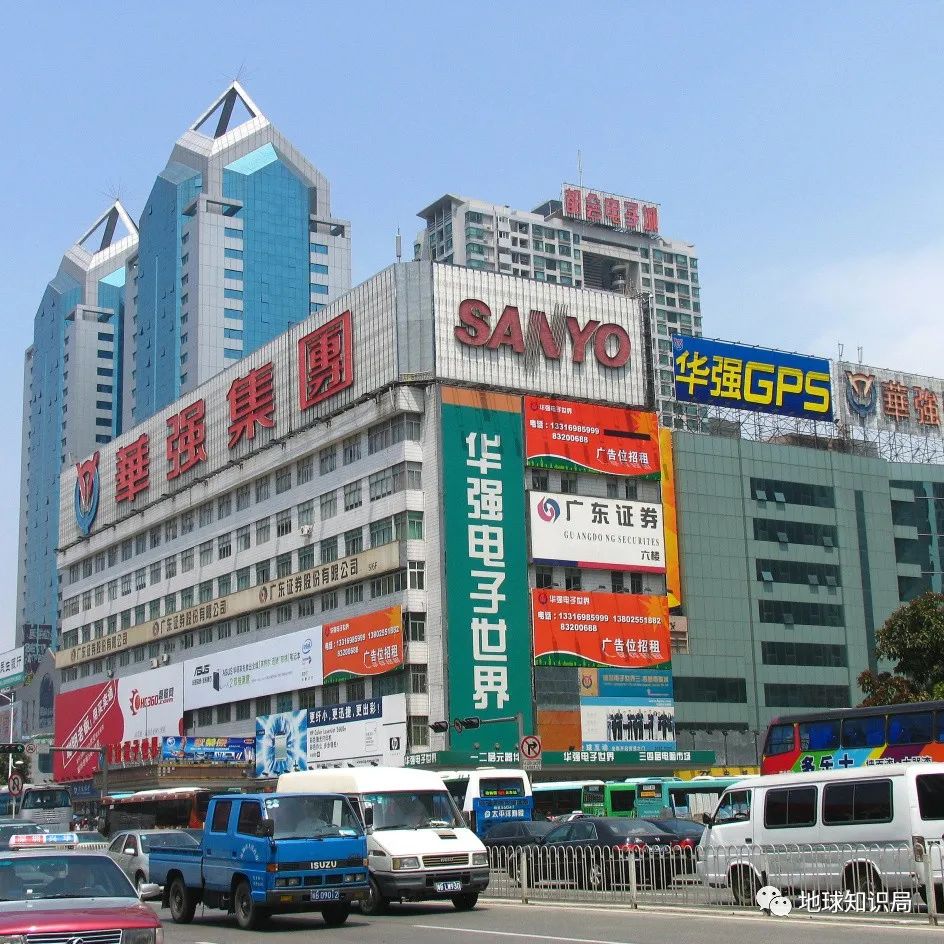 1998年集政府办公,大会堂,博物馆等多功能为一体的综合性建筑——深圳