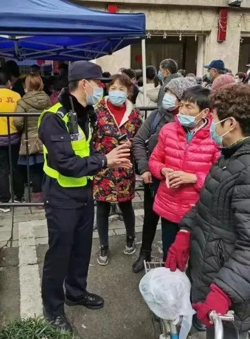 妈妈“套路”深！普陀民警收到寄来的土特产，一拆竟是……【爱申活暖心春】休闲区蓝鸢梦想 - Www.slyday.coM