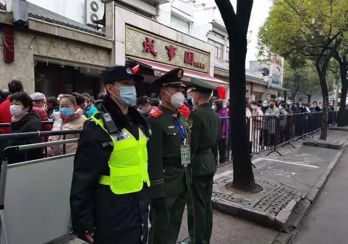妈妈“套路”深！普陀民警收到寄来的土特产，一拆竟是……【爱申活暖心春】休闲区蓝鸢梦想 - Www.slyday.coM