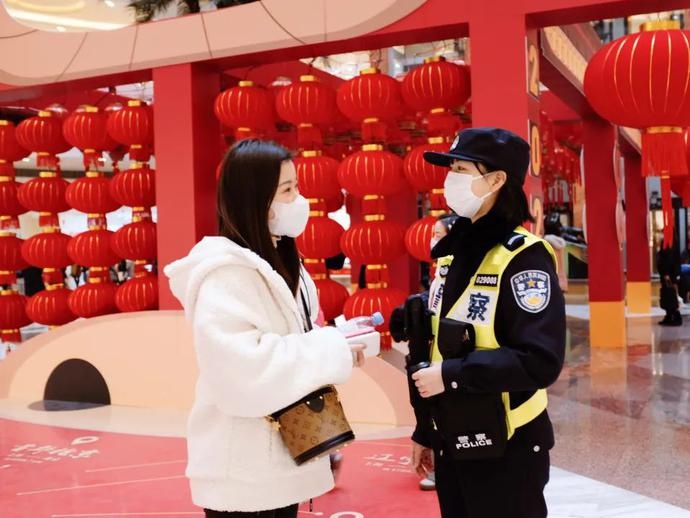 妈妈“套路”深！普陀民警收到寄来的土特产，一拆竟是……【爱申活暖心春】休闲区蓝鸢梦想 - Www.slyday.coM
