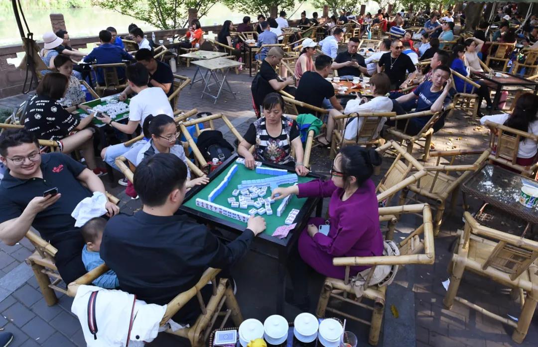 火锅串串小酒馆在耍这件事上成都人民就没输过