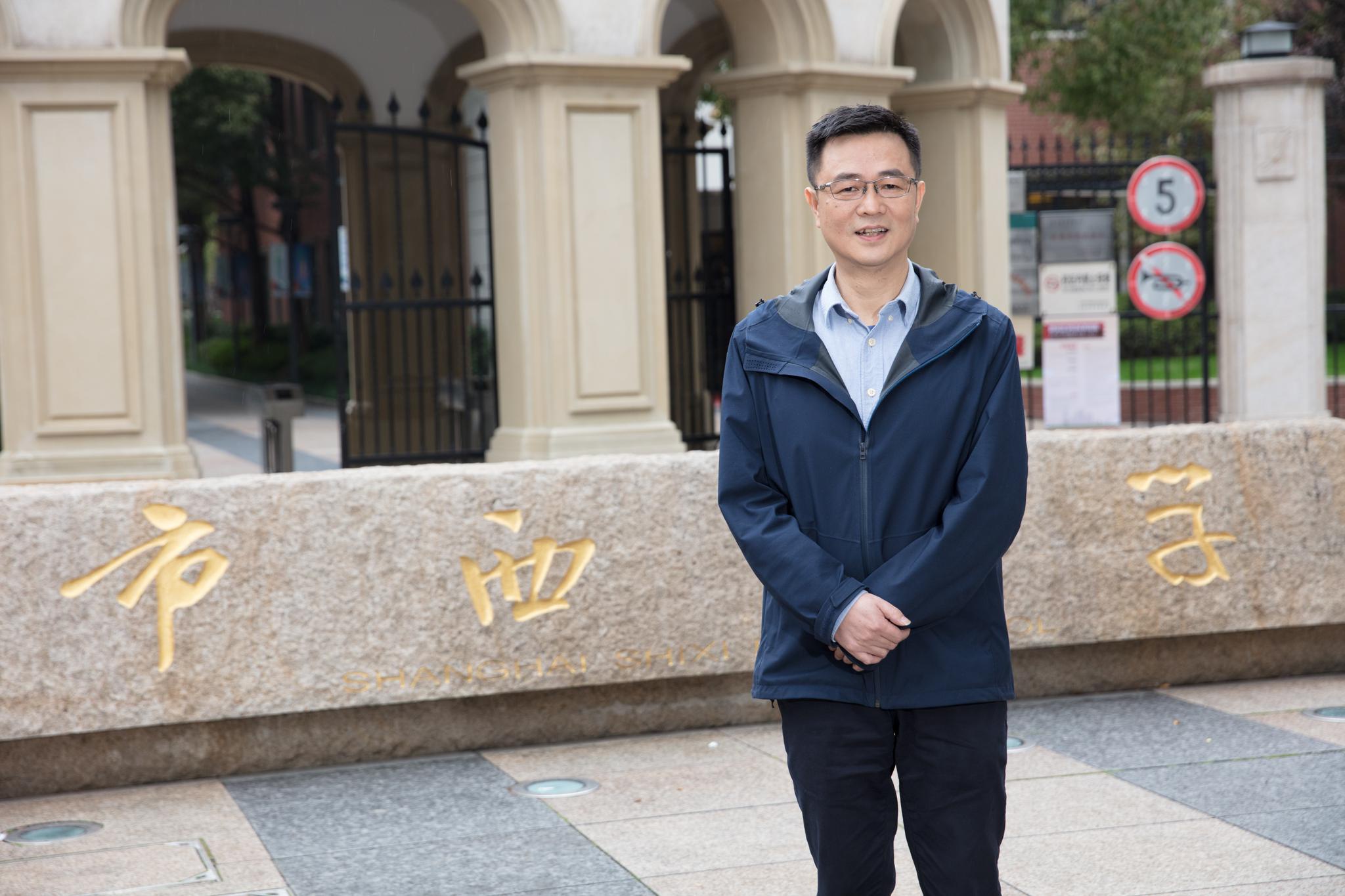 上海市市西中学校长董君武.