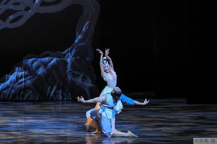 从舞剧《永不消逝的电波》到《朱鹮》振翅，上海歌舞团为何能二度登上央视春晚舞台？