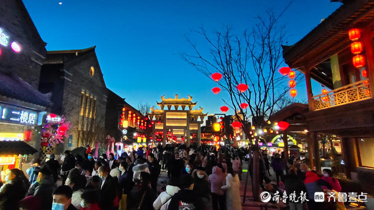 即墨古城花灯艳牛转乾坤送春还