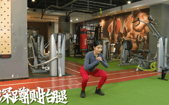 动作2 /深蹲侧抬腿要点:核心收紧,双手侧平举,呼气时转身抬腿,踢向对