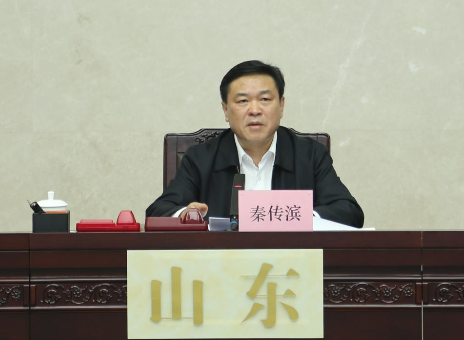 省应急厅党委书记,厅长秦传滨主持会议并讲话.