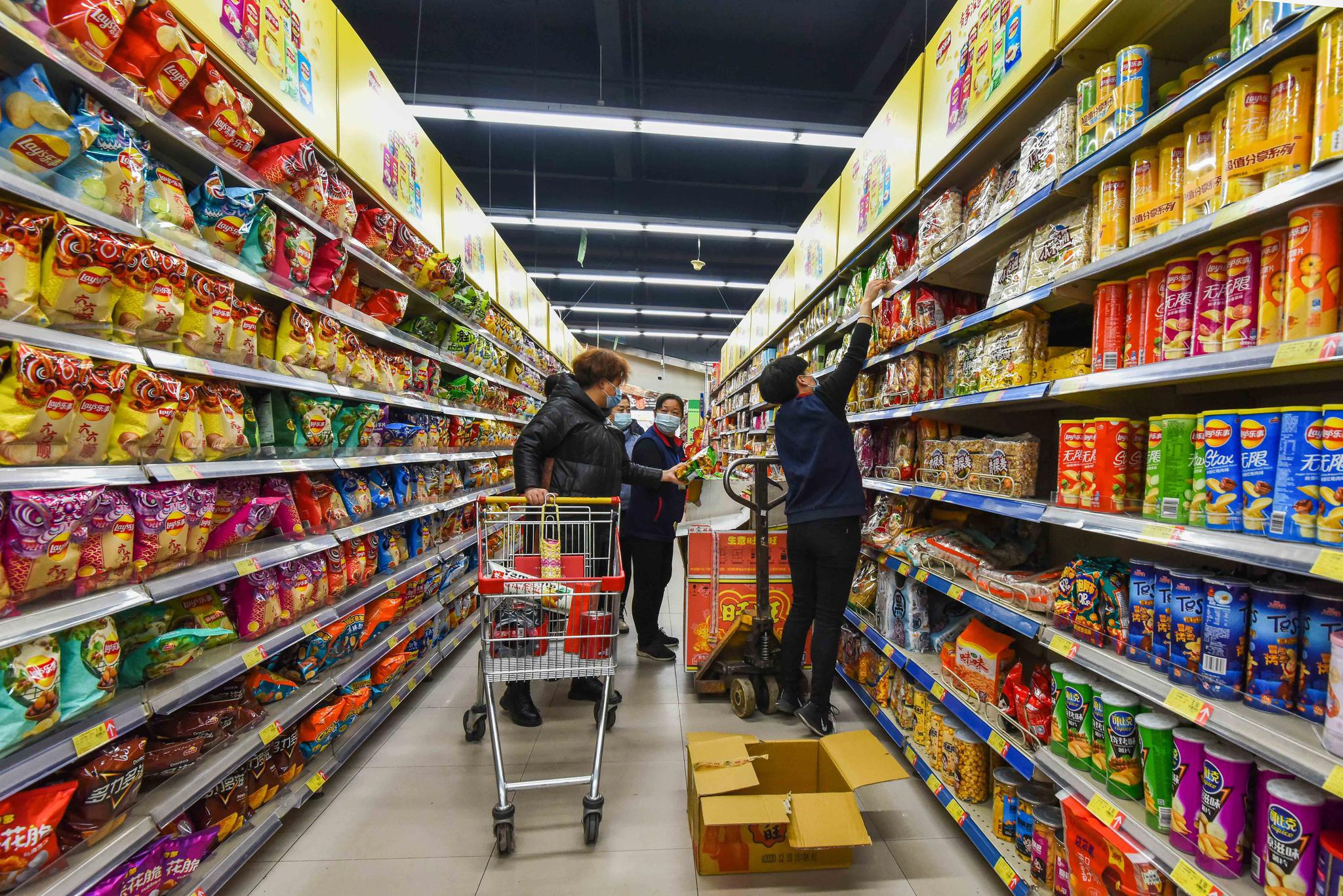 牛年春节消费“开门红” 就地过年催生年夜饭套餐等消费新形式