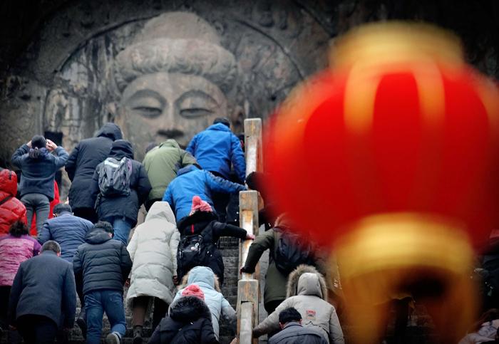 图：本地游取代了异地长线游，成为春节新的旅游消费趋势 图源：新华社