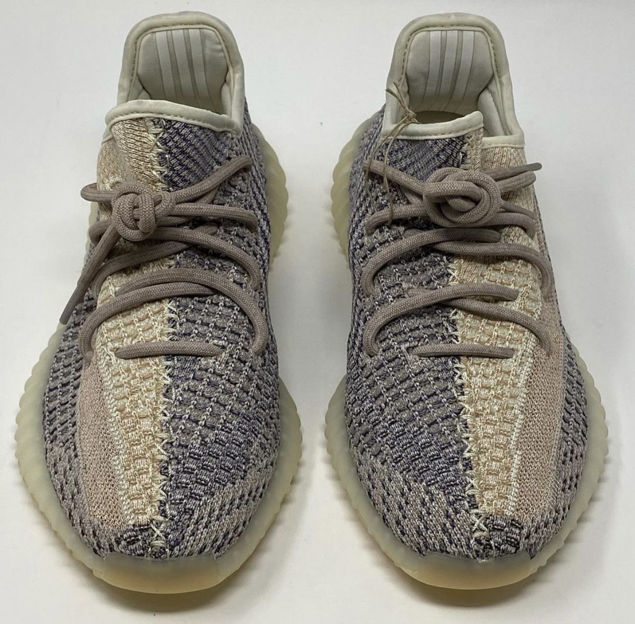 一大波 yeezy 350 v2 新品要来了!「灰珍珠」配色下月发售!