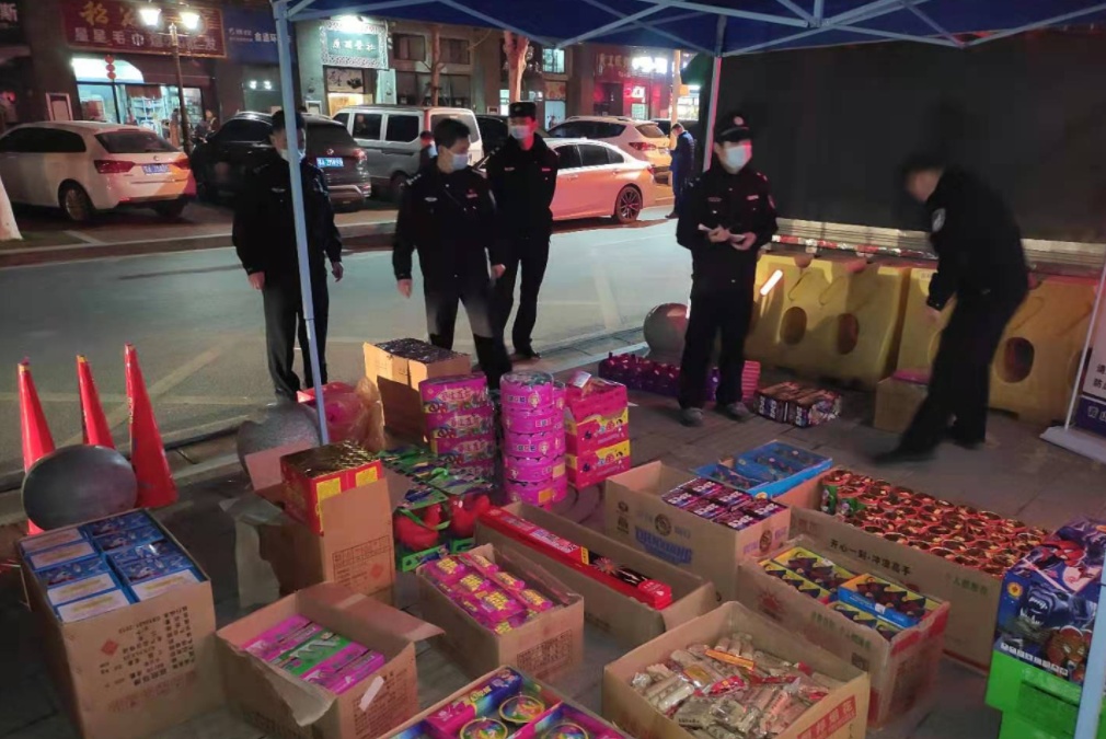在禁鞭闹市区贩卖烟花爆竹拘留10天