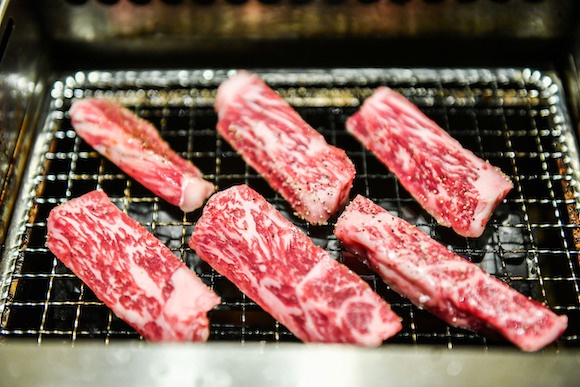 牛年生意经：日本和牛只有60年历史，为何成为全世界最贵的牛肉？