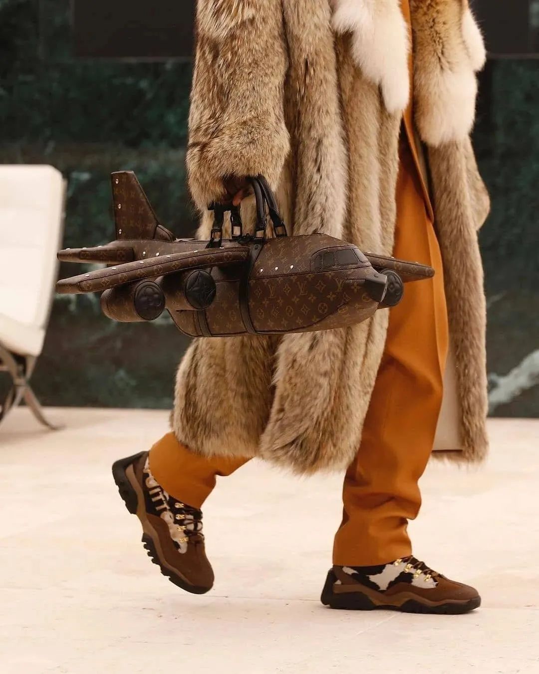 26700元一件的lv充气马甲到底香在哪