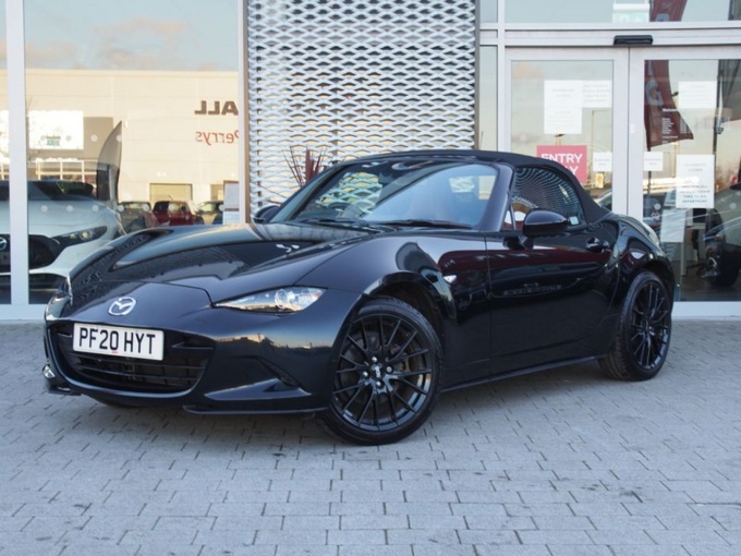 马自达新mx-5实拍!搭2.0l引擎 性能轮圈,配黑色软顶敞篷