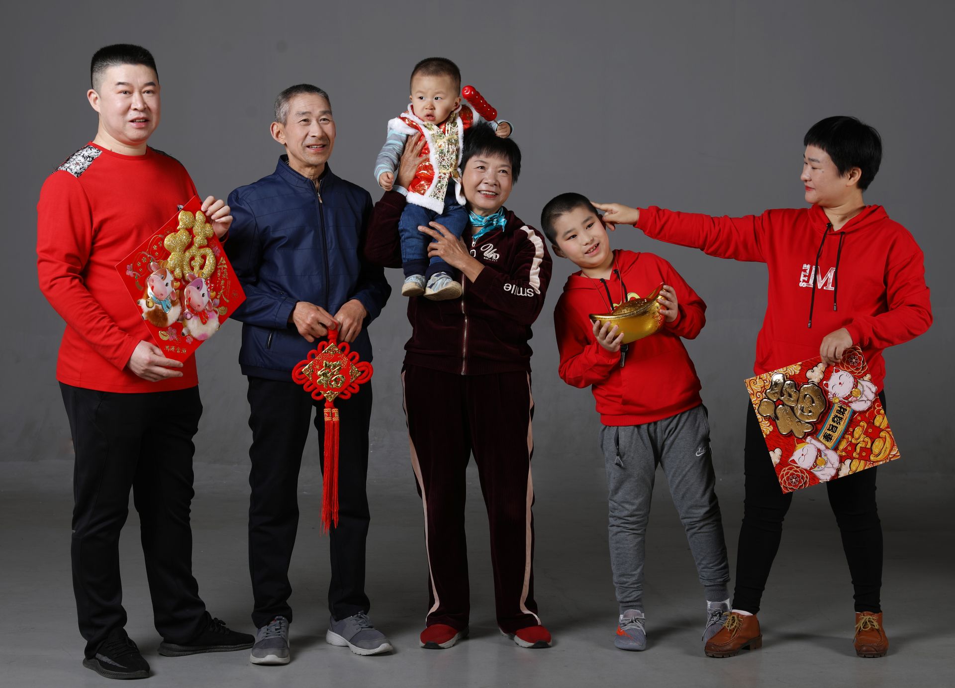 合影"2021年长安镇市民全家福拍摄活动为留莞过年的市民和东莞好人