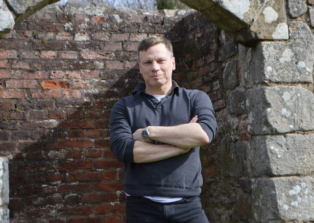 英男子拒不戴口罩，定期撰稿造谣“新冠是骗局”，确诊一天后丧命休闲区蓝鸢梦想 - Www.slyday.coM