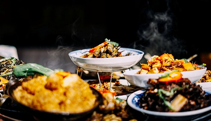 足不出户吃遍全城，重庆近300家餐饮店今起送年夜饭到家