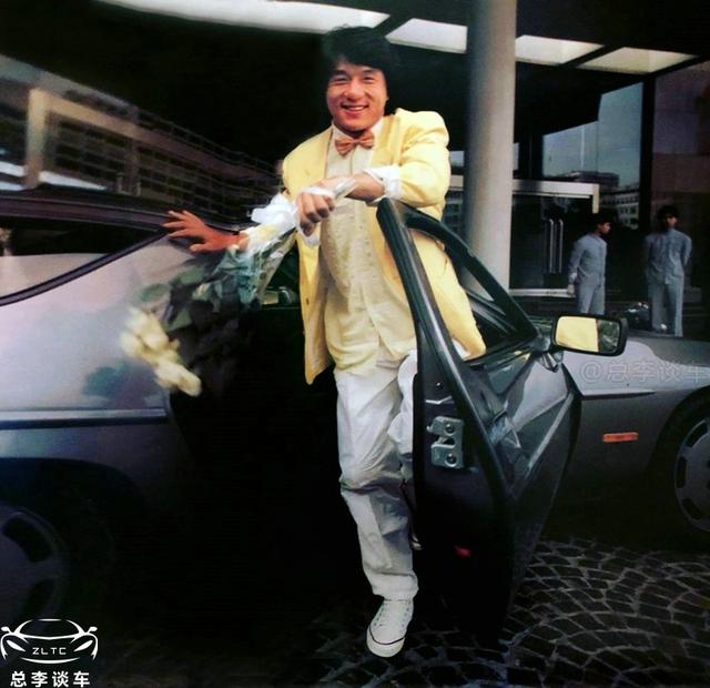 成龙80年代的座驾曝光,对比下当年的报纸,才知道这车有多贵