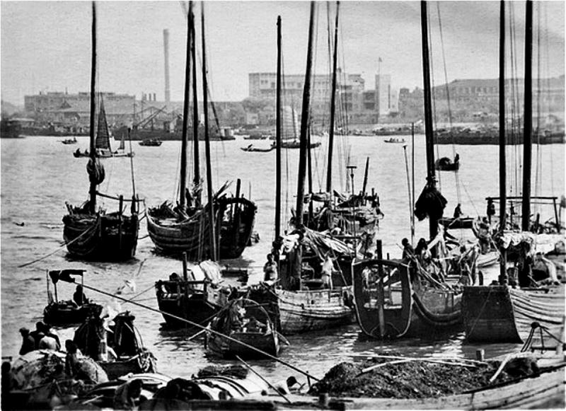 轮船招商局北栈，即俗称的“公平路码头”。照片摄于1945年，来源于《上海港史》