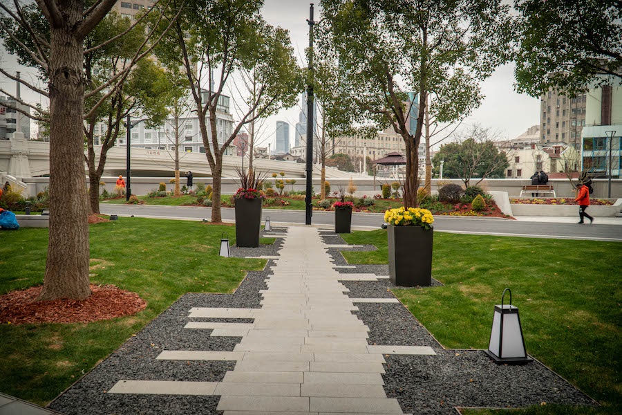 苏州河畔的商业步行共享花园街区.