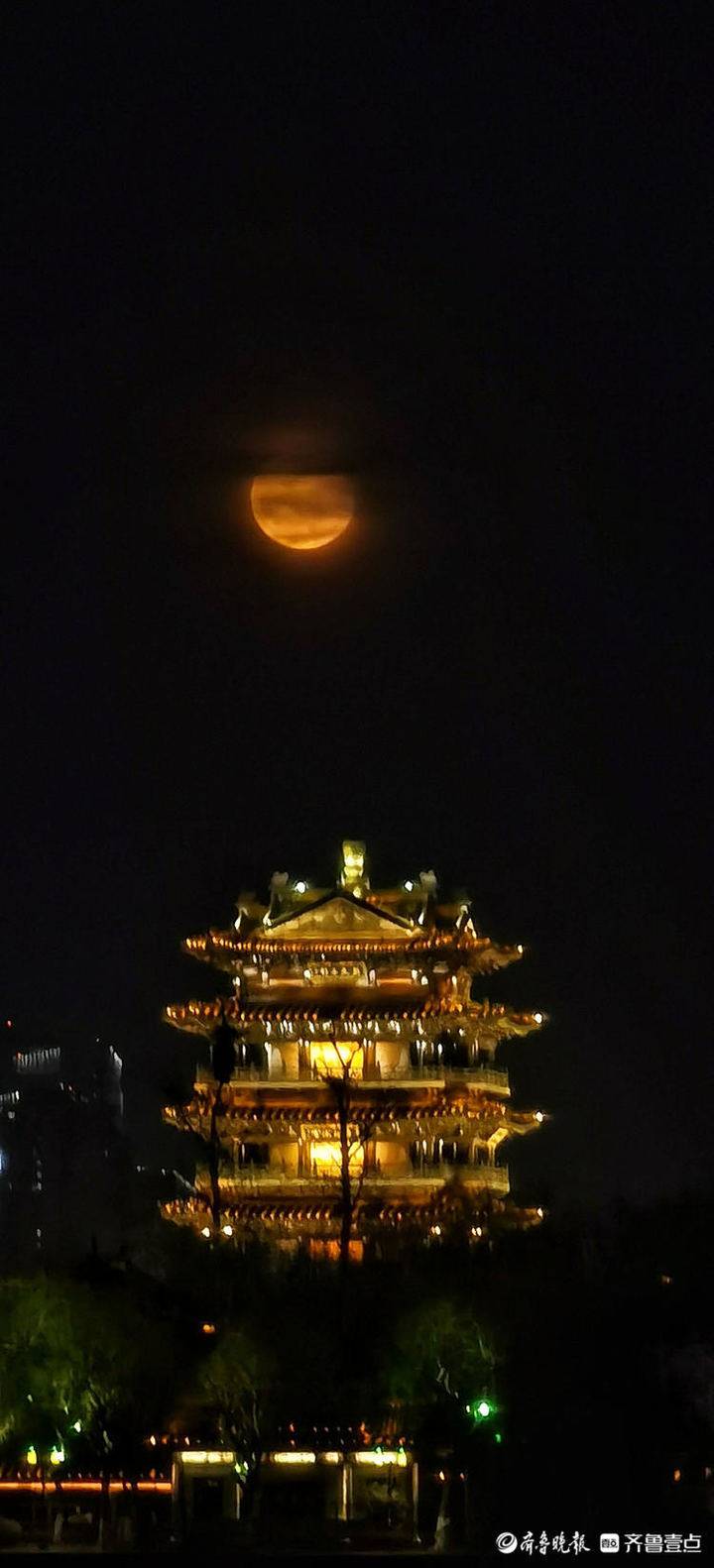 夜色更精彩济南大明湖超然楼夜景灯火辉煌夜色斑斓