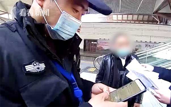 视频|厕所吸烟致高铁晚点 两男子被限制