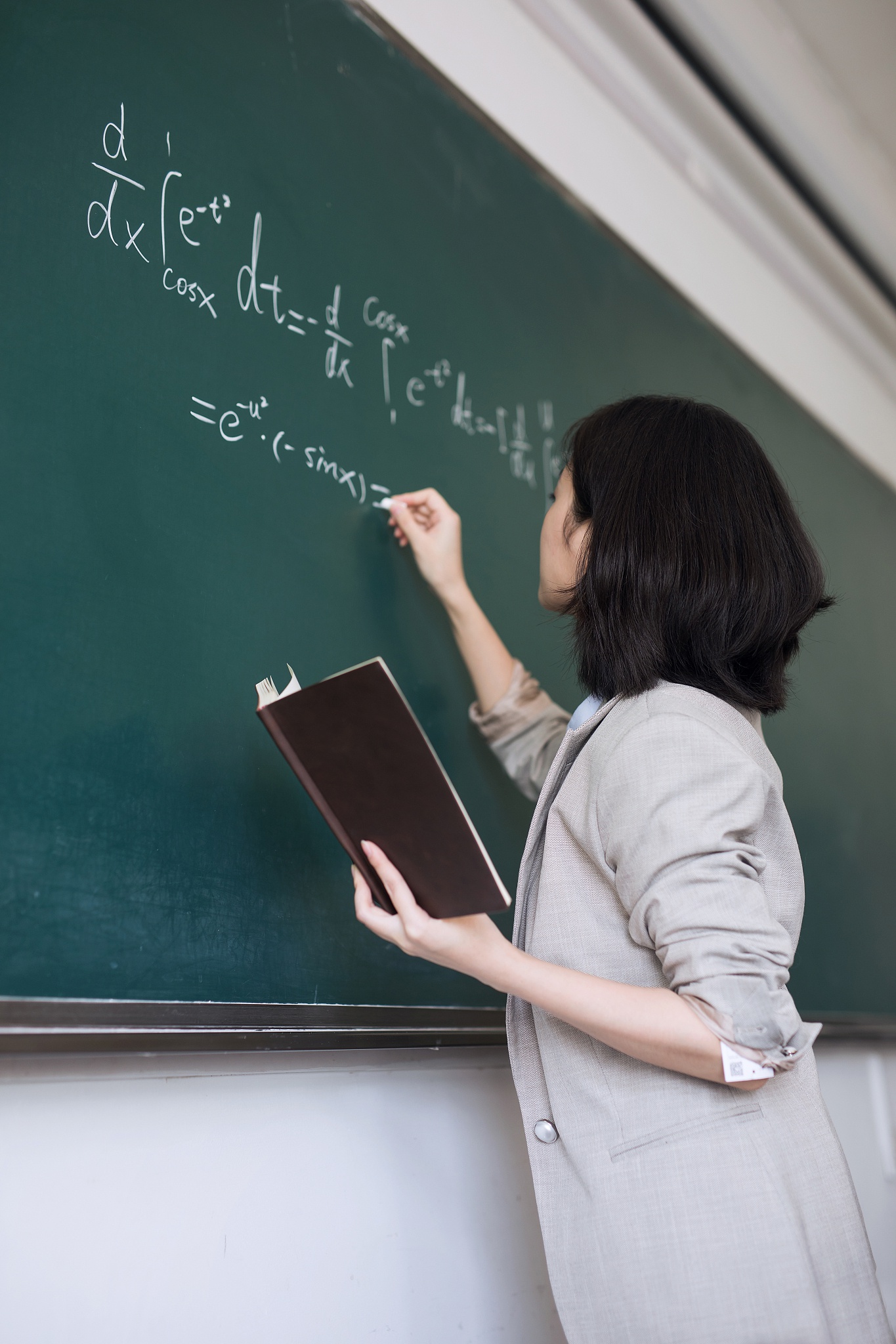 赶"死线":高校青年教师的时间困境|大学教师_新浪财经_新浪网