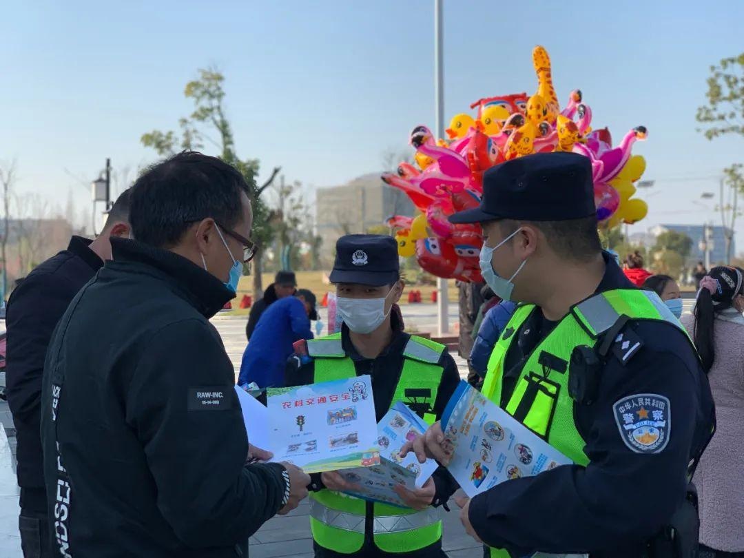 湾沚警方联合"江淮义警"志愿者集中开展宣传活动