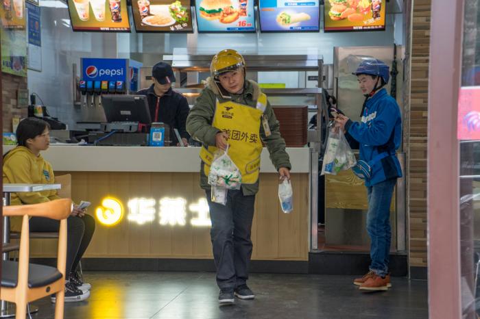 近九成餐馆不打烊：春节餐饮消费激增三倍，餐饮业“用工荒”渐成常态