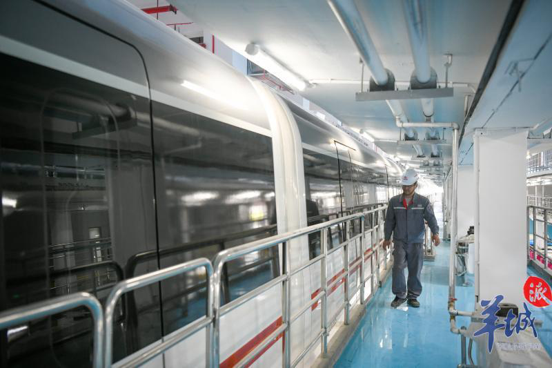 广州地铁18号线陇枕停车场首次迎接活力橙