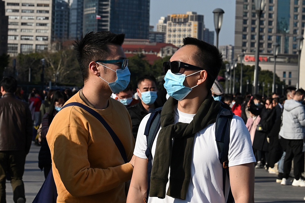 城事上海迎春市民轻装上阵白玉兰提前绽放